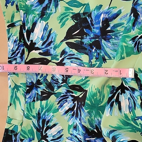 Banana Republic Size 4 Floral Print Green Blue Stretch Dressy Shorts, NWOT - Picture 8 of 14